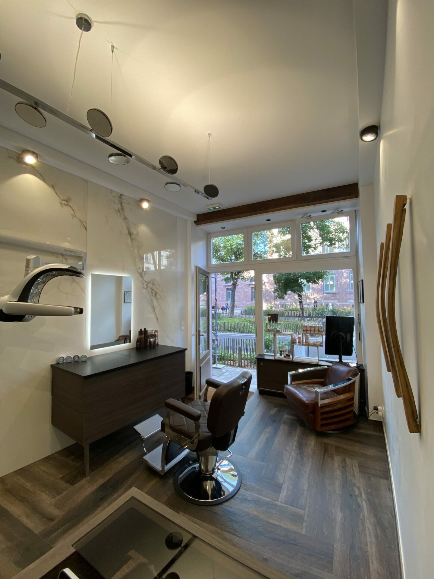 Espace coiffure lumineux du salon Au 32, rue de la Krutenau
